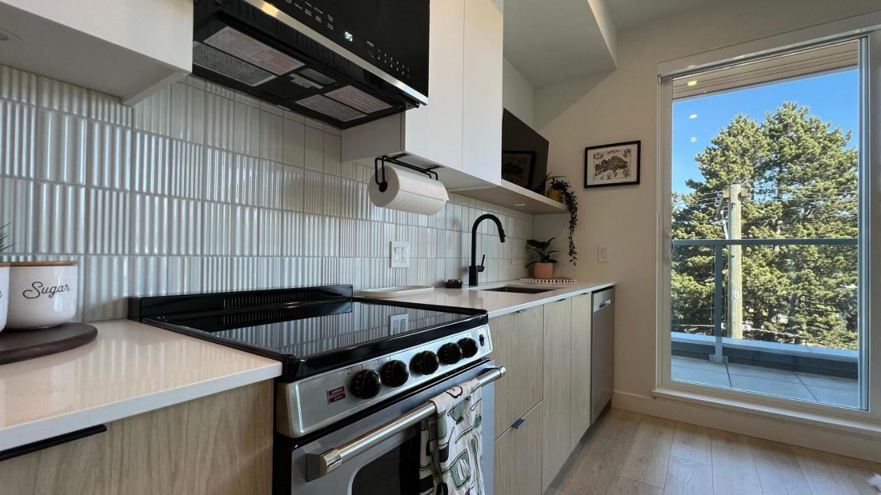 Hillside Oasis By Iris Properties! Victoria Exteriör bild